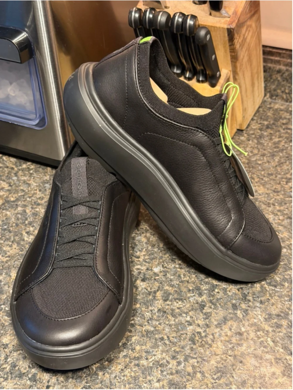 NIB Oofos Club+ WOMEN'S SLIP-ON LEATHER SHOE